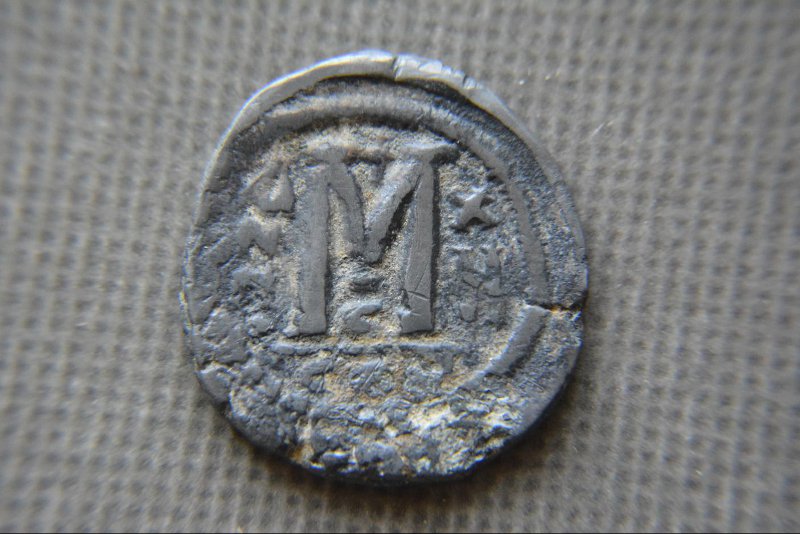 реверс Античная монета · Follis · IV в.