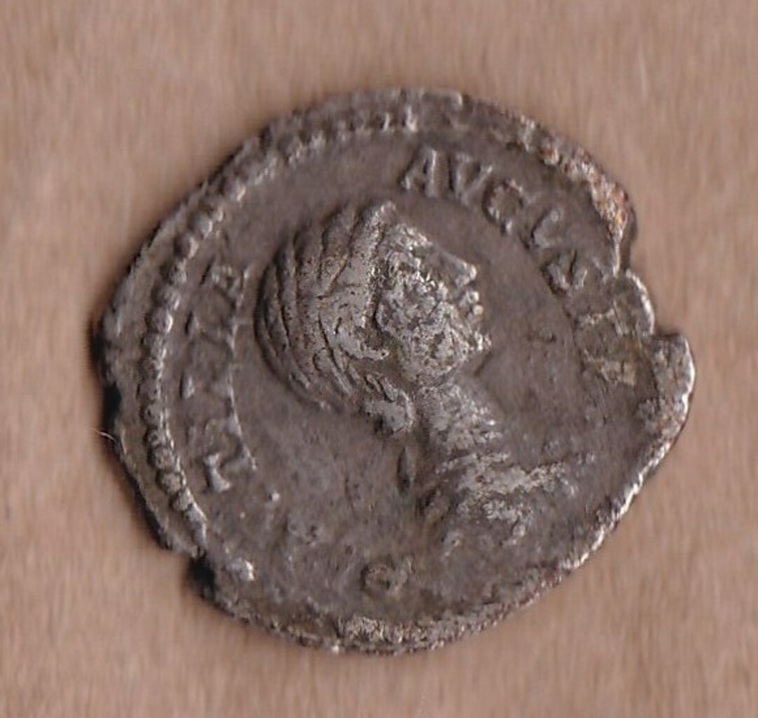 аверс Античная монета · Plotina · Denarius · I в.