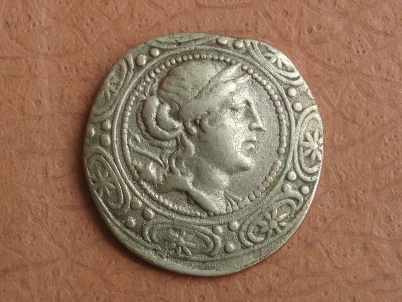 Античная монета · Tetradrachm · II в. до н. э., Государственное бюджетное учреждение культуры Ростовской области "Таганрогский государственный литературный и историко-архитектурный музей-заповедник"