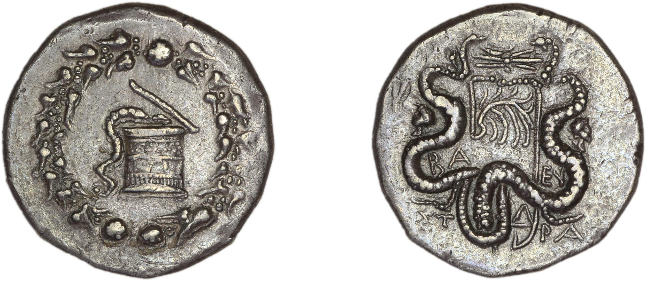 аверс Aristonicus Stratoniceia-Hadrianopolis Kleiner and Noe 1977 p. 104, 4