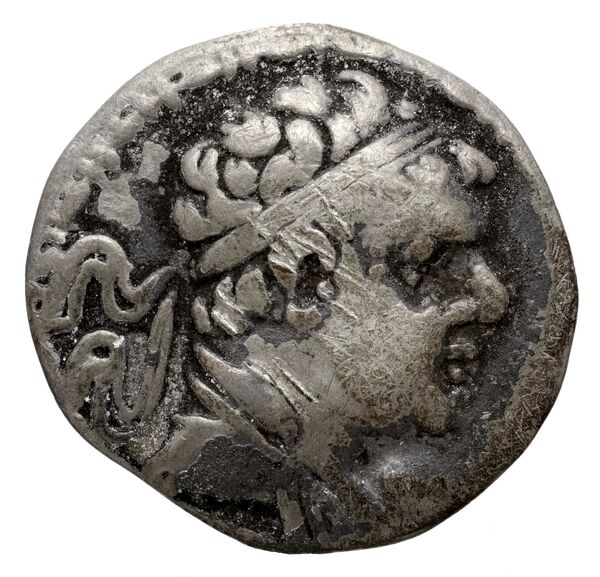 Bactrian and Indo-Greek Coinage Heliocles I 3.3, аверс, BnF (BIGR)