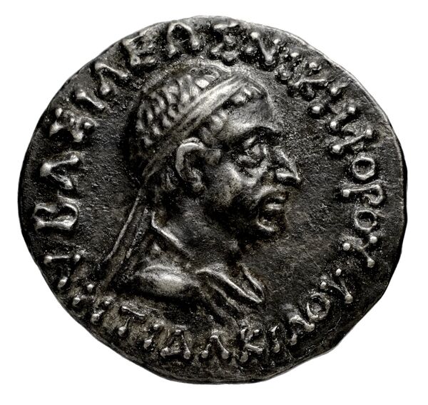 Bactrian and Indo-Greek Coinage Antialcidas 11.1, аверс, BnF (BIGR)