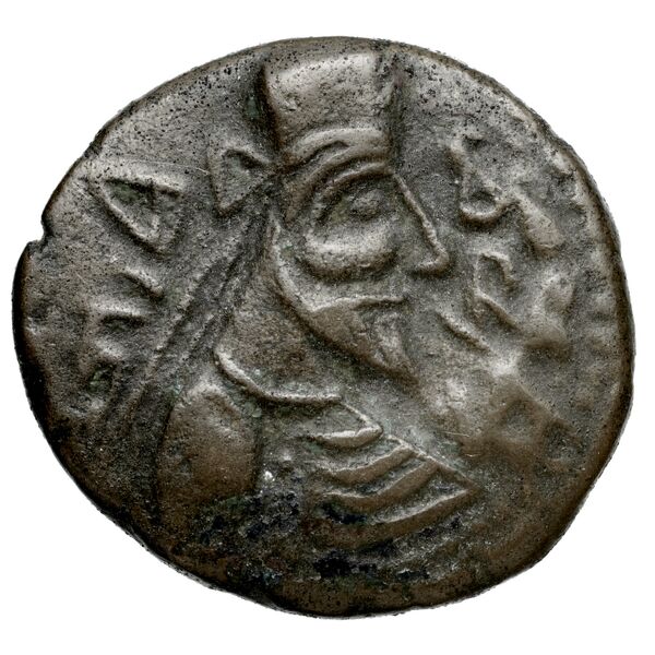 Maga of Characene Charax Spasinou BMC Characene pl. 45, 4 - 46, 16, аверс, BnF (IRIS)