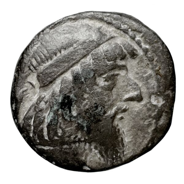 Attambelus II of Characene Charax Spasinou BMC Characene pl. 43, 4-6, аверс, BnF (IRIS)