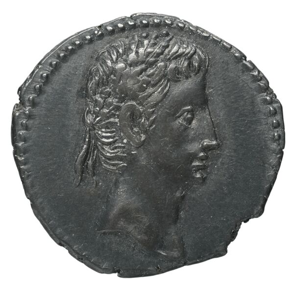 аверс RIC I (second edition) Augustus 33A