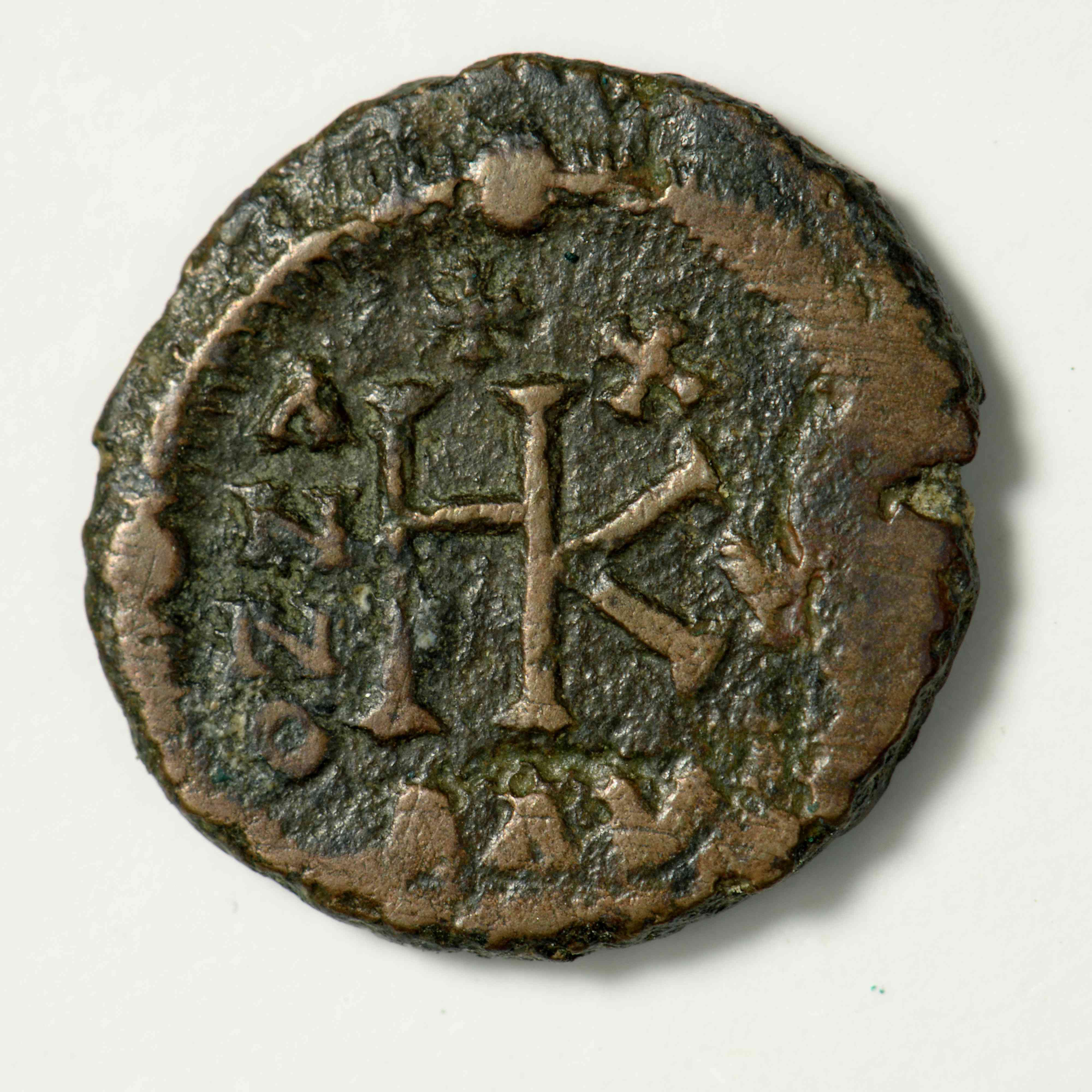 реверс Heraclius — Half Follis (Ravenna, 625–626)