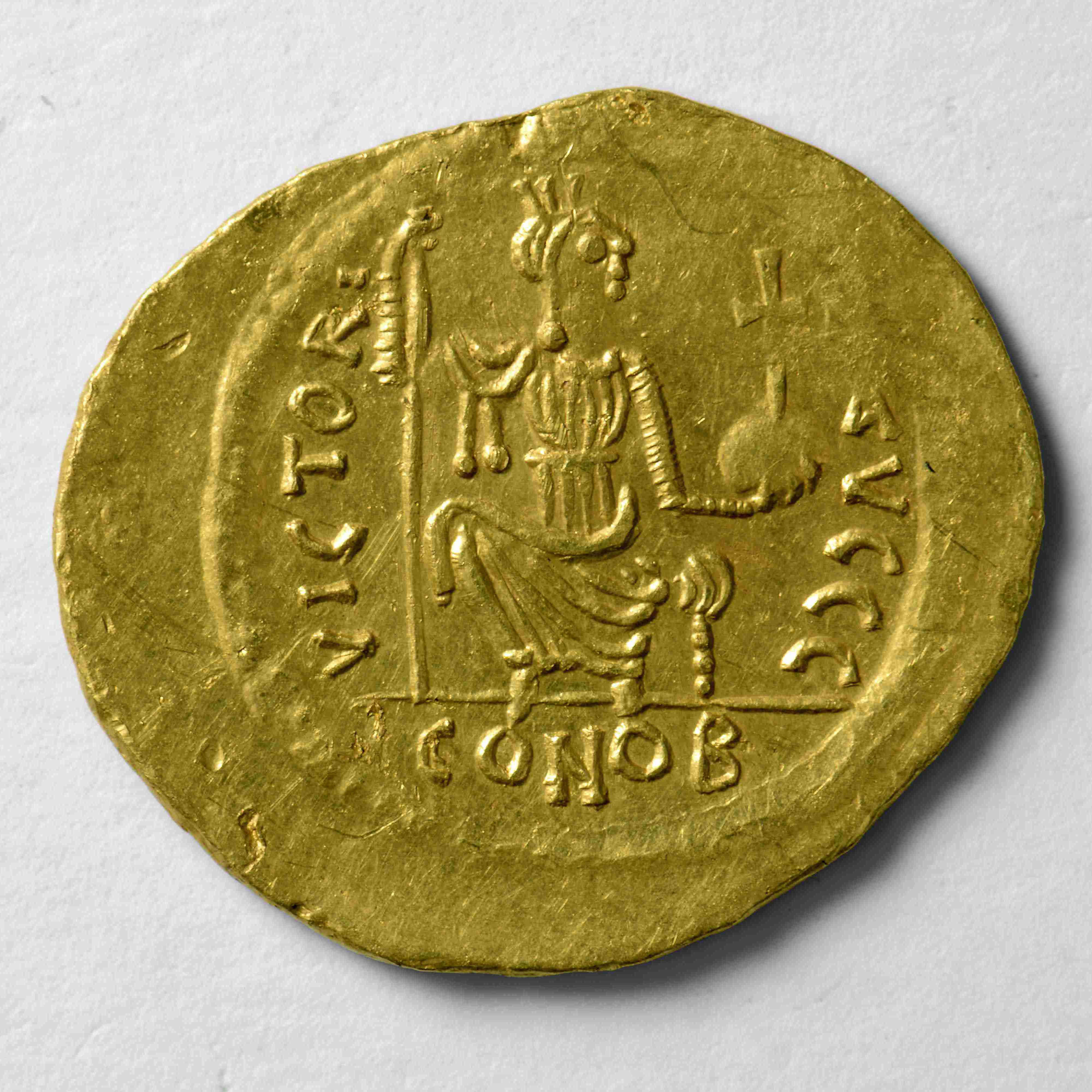 реверс Justin II — Solidus (Thessalonike, 565)